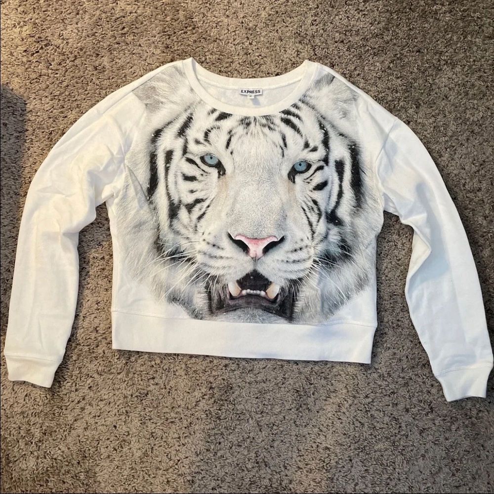 ❌SOLD❌Express white tiger cropped crew